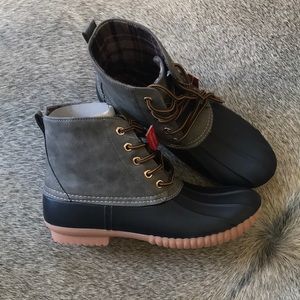 HENRY FERRERA Duck Boots Navy & Gray SZ 8